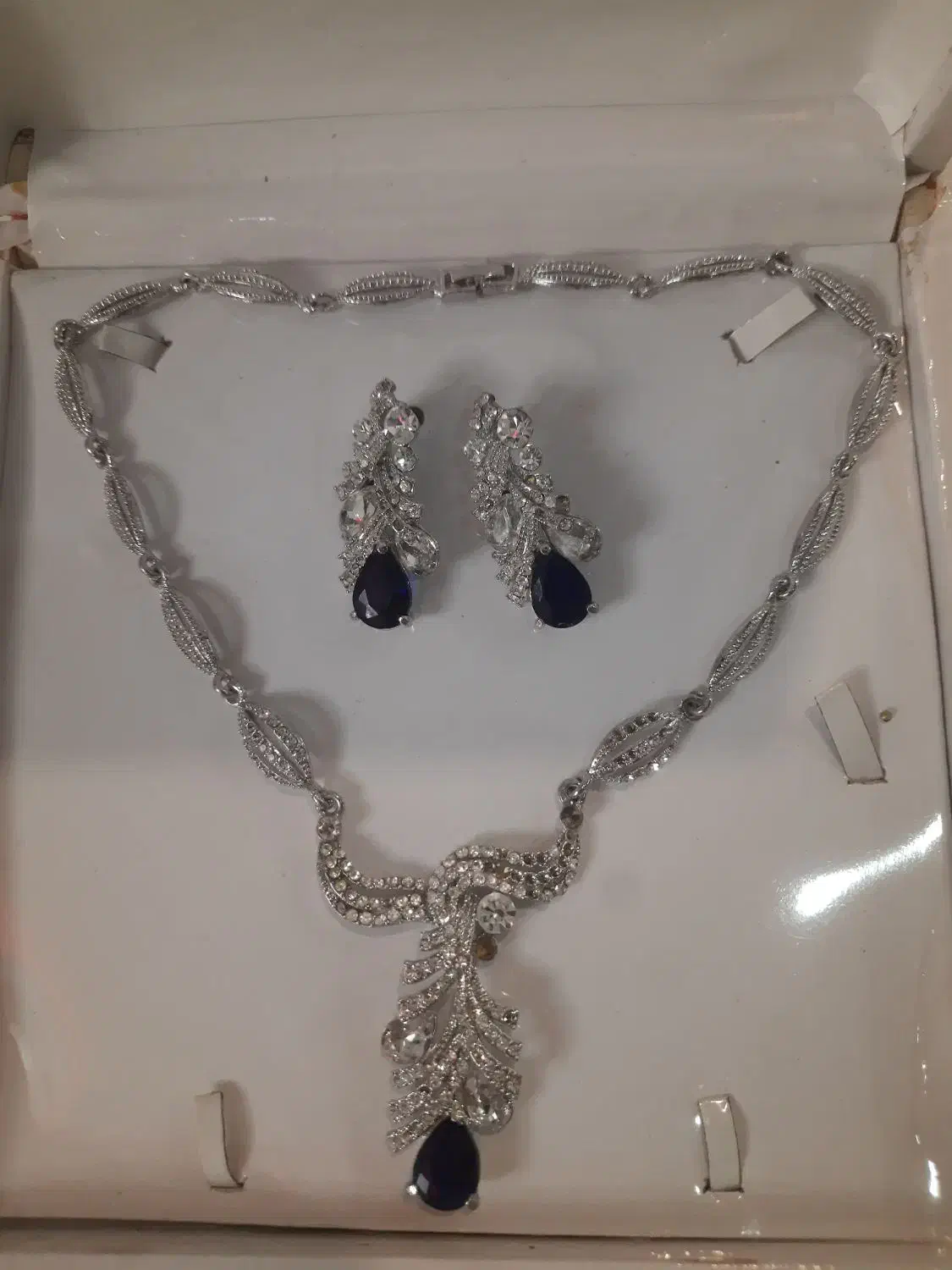 سرویس بدل نگین دار|بدلیجات|رشت, رشتیان|دیوار