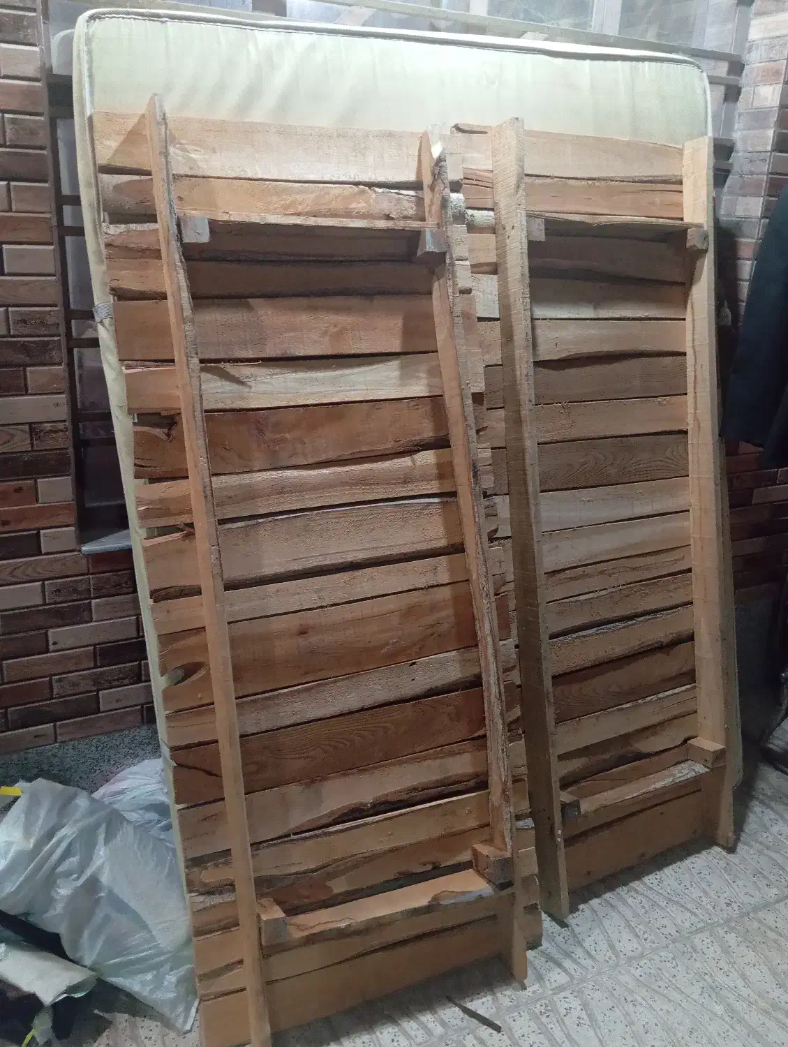 تخت خواب دو نفره فرفوژه|تخت و سرویس خواب|شیراز, شیخ علی چوپان|دیوار