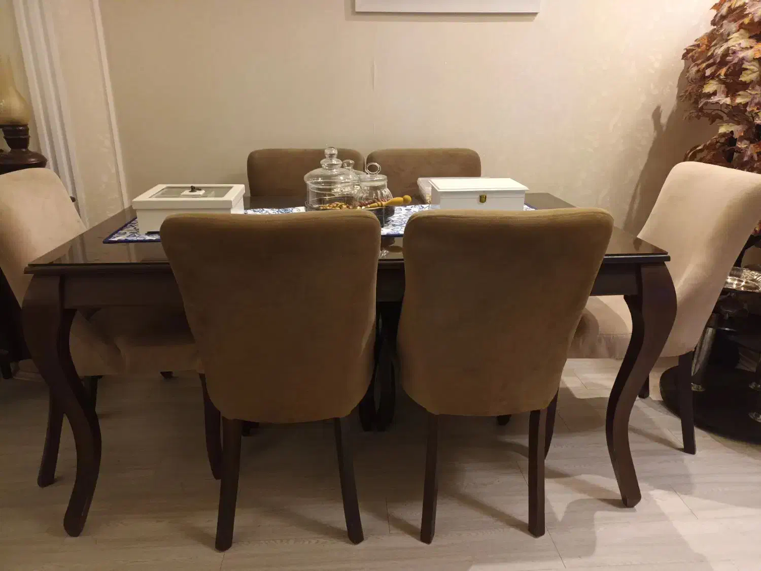 سرویس مبل ۸ نفره  و میز نهار خوری ۶ نفره|مبلمان خانگی و میز عسلی|رشت, آزادگان|دیوار