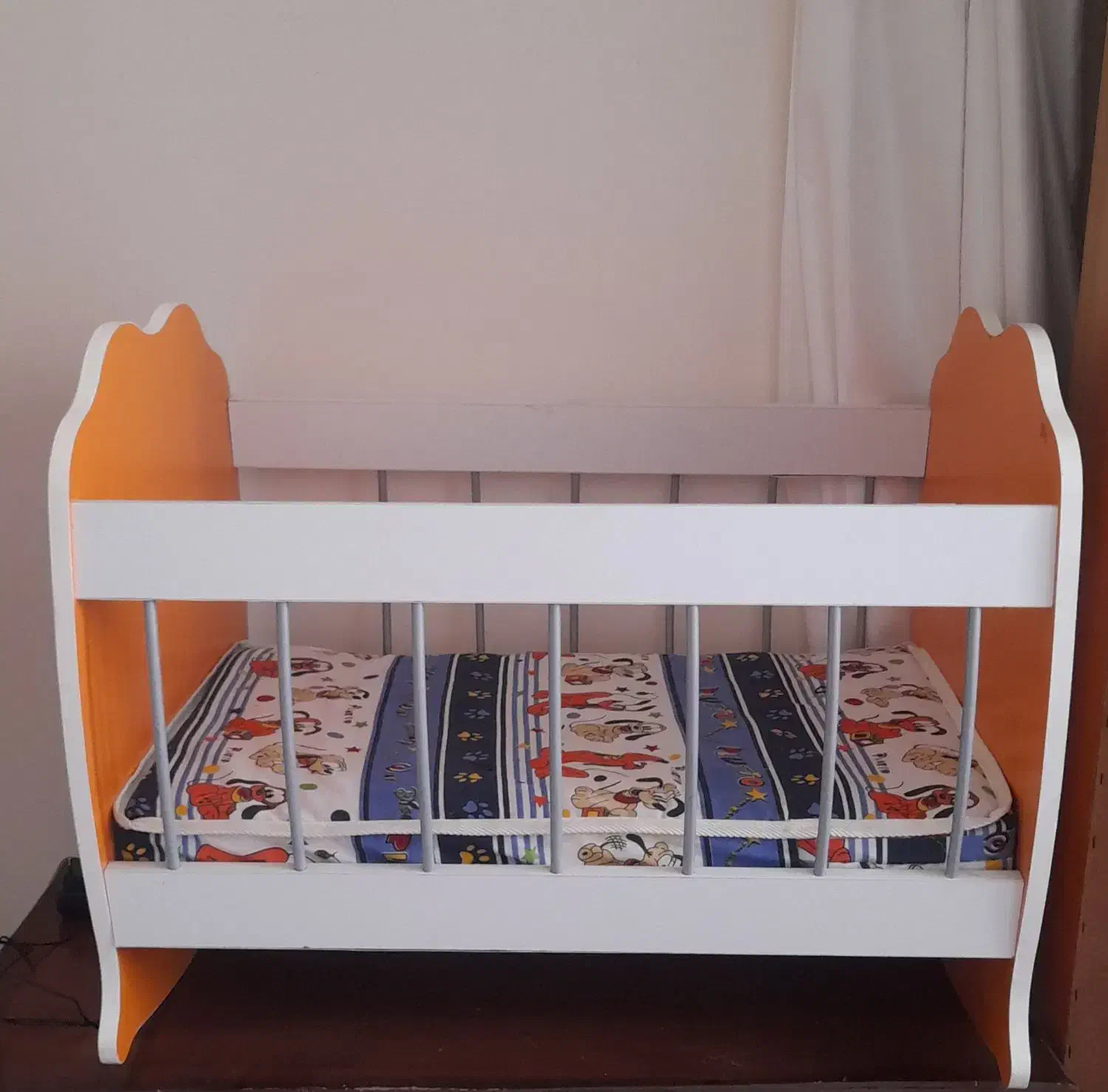 گهواره نوزاد با تشک کم استفاده قیمت ۲۰۰۰۰۰۰ تومان|تخت و صندلی بچه|تبریز, |دیوار