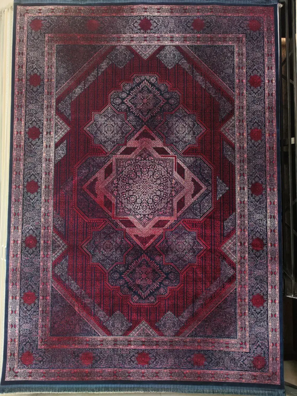 فرش ۹متری ۱۲۰۰شانه /عقیق لاکی قرمز /حراجی|فرش|زابل, |دیوار