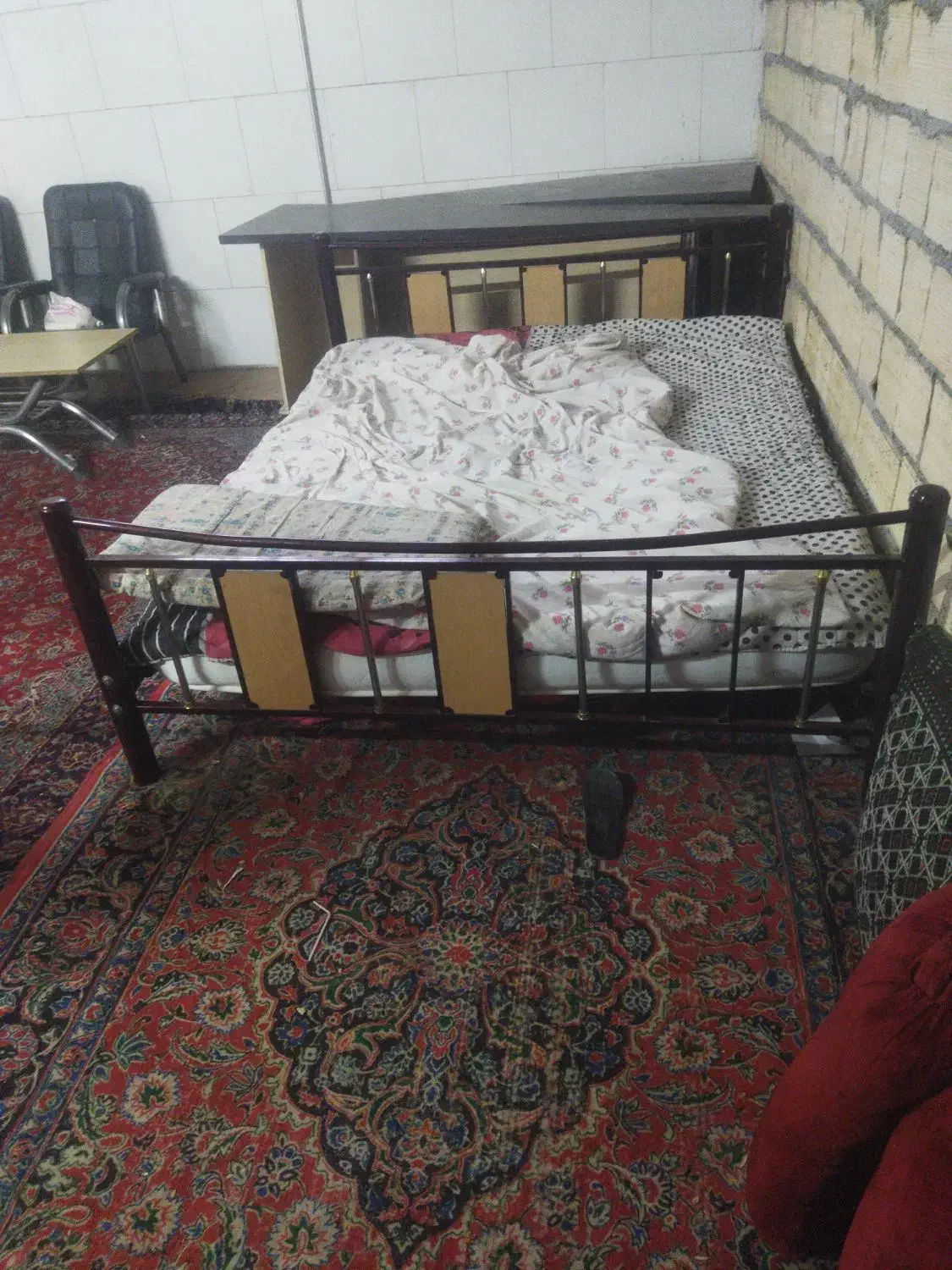 یک عدد تخت دو نفره|تخت و سرویس خواب|یزد, |دیوار