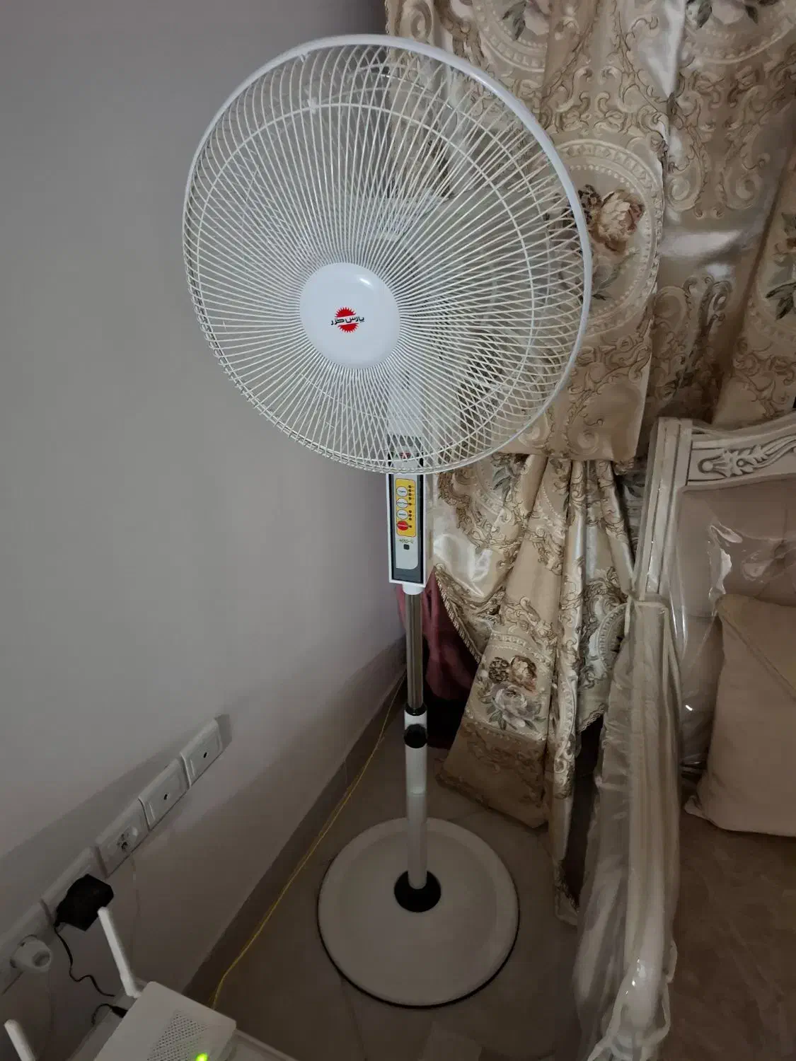 پنکه پایه بلند|پنکه و تصفیهکنندهٔ هوا|نیشابور, شهرک ولیعصر|دیوار