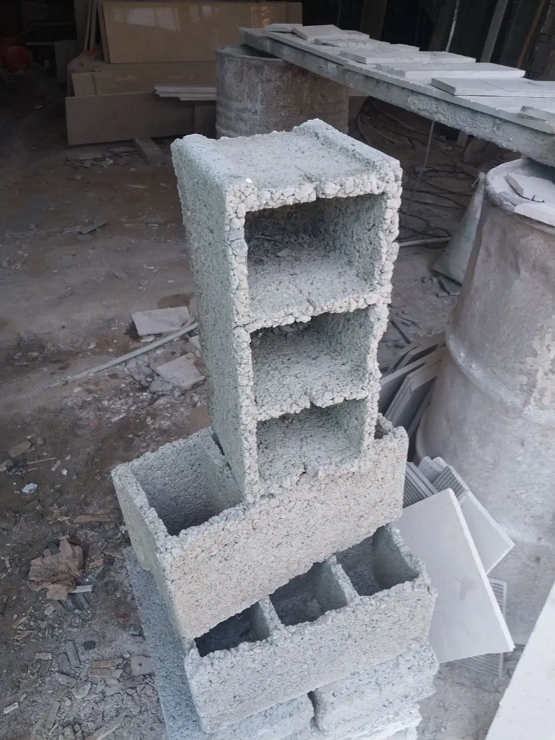 دستگاه ۳خانه ته پر و قالب پایه بتنی|ماشین‌آلات صنعتی|فومن, |دیوار