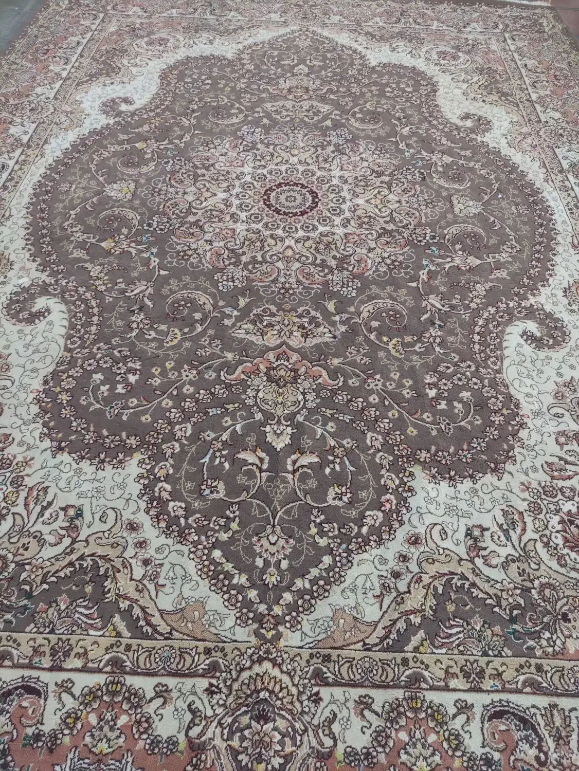 دوازده متری|فرش|قم, زند آباد|دیوار