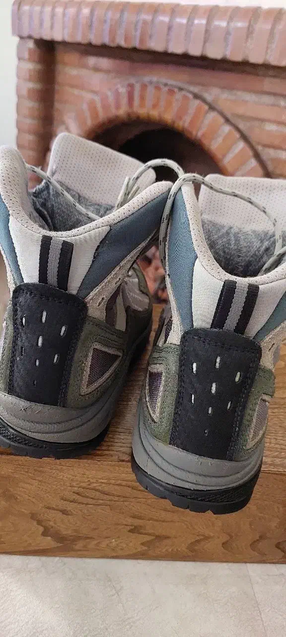 پوتین کوهنوردی و شهری|کیف، کفش، کمربند|تهران, باغ فیض|دیوار