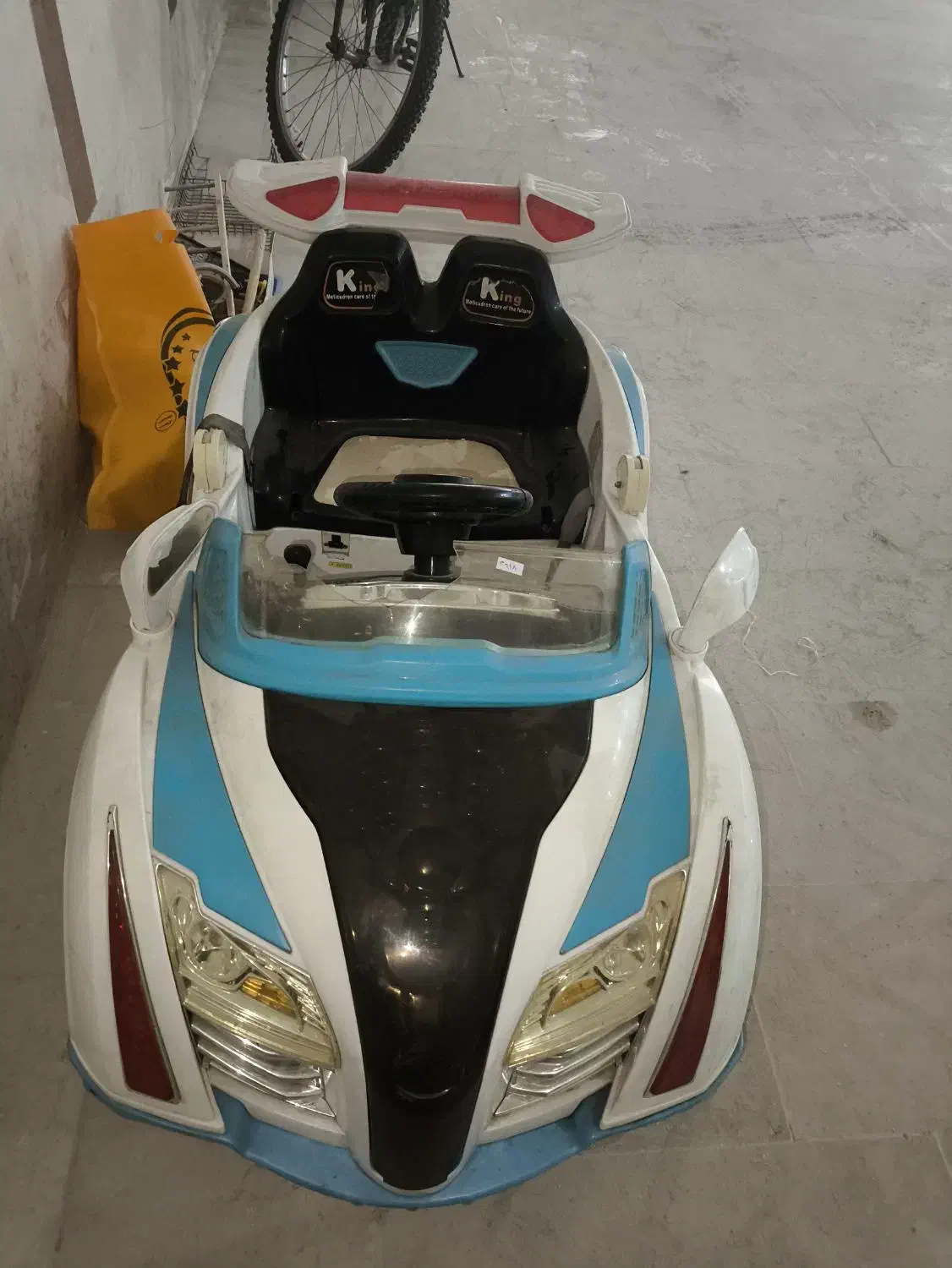 ماشین برقی|اسباب‌بازی بچه|فردیس, فردیس|دیوار