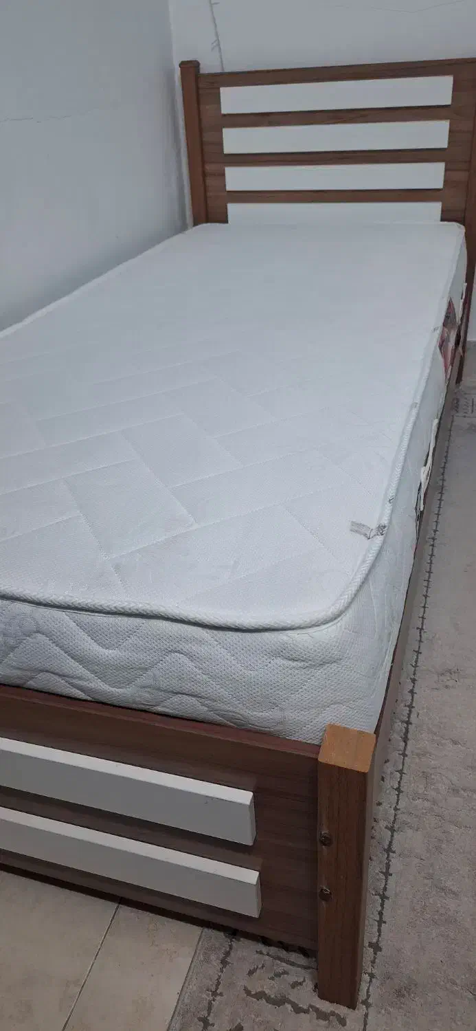 تخت یک نفره (بدون تشک)|تخت و سرویس خواب|گرمسار, |دیوار