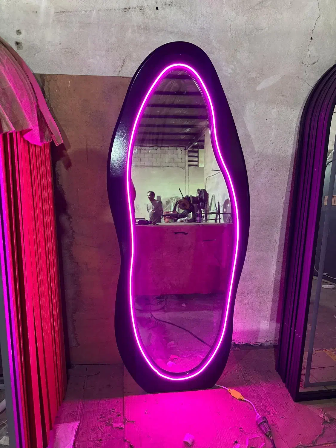 فروش آینه قدی چوبی نئون کلاسیک|آینه|تهران, دهکده المپیک|دیوار