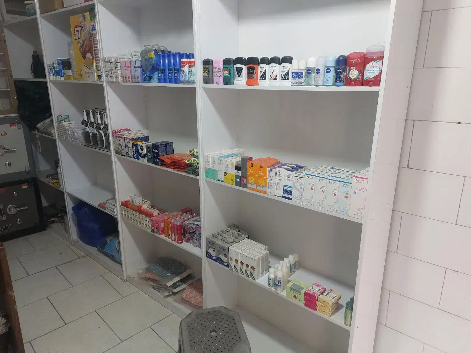 قفسه های ام دی اف سالم و بی خط و خش|کتابخانه، شلف، قفسه‌های دیواری|کرج, حیدرآباد|دیوار