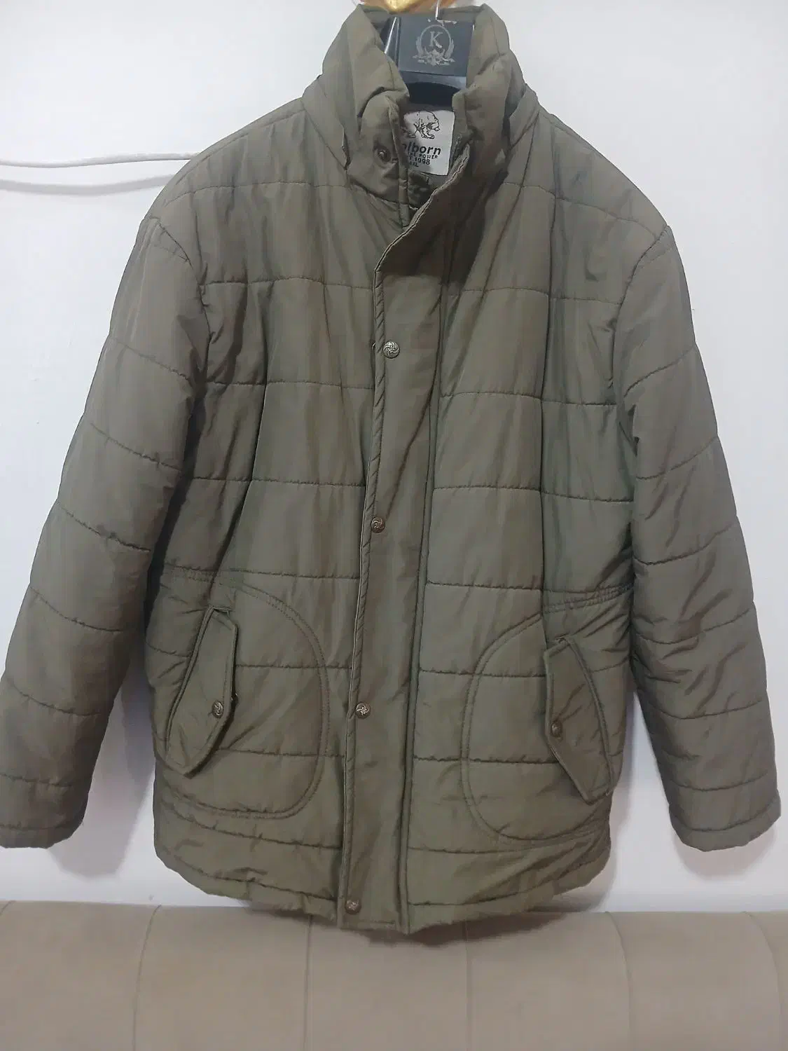 کابشن|لباس|فومن, |دیوار