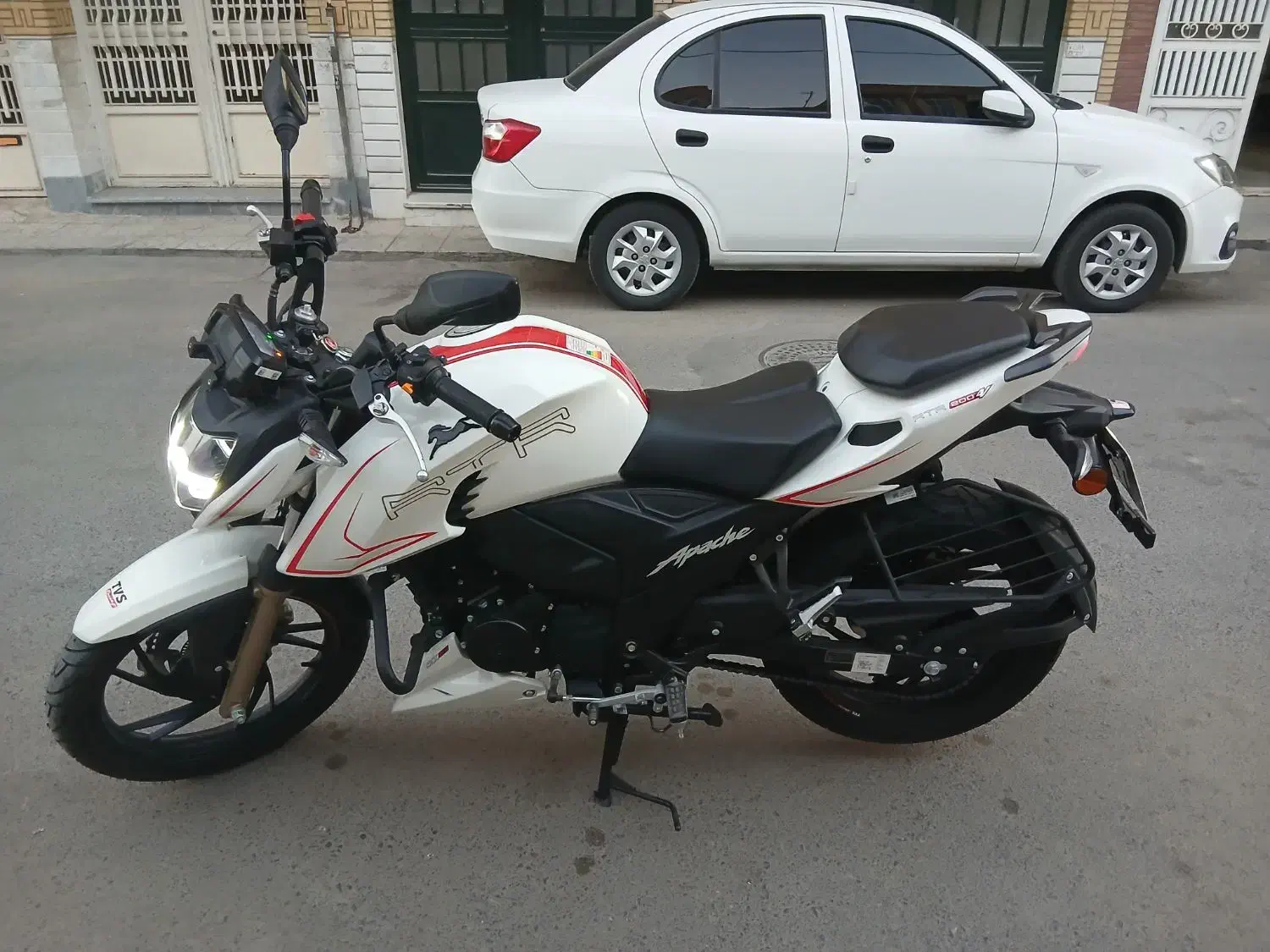 موتور آپاچی ۲۰۰ نیوفیس tvs|موتورسیکلت|قم, لسانی|دیوار