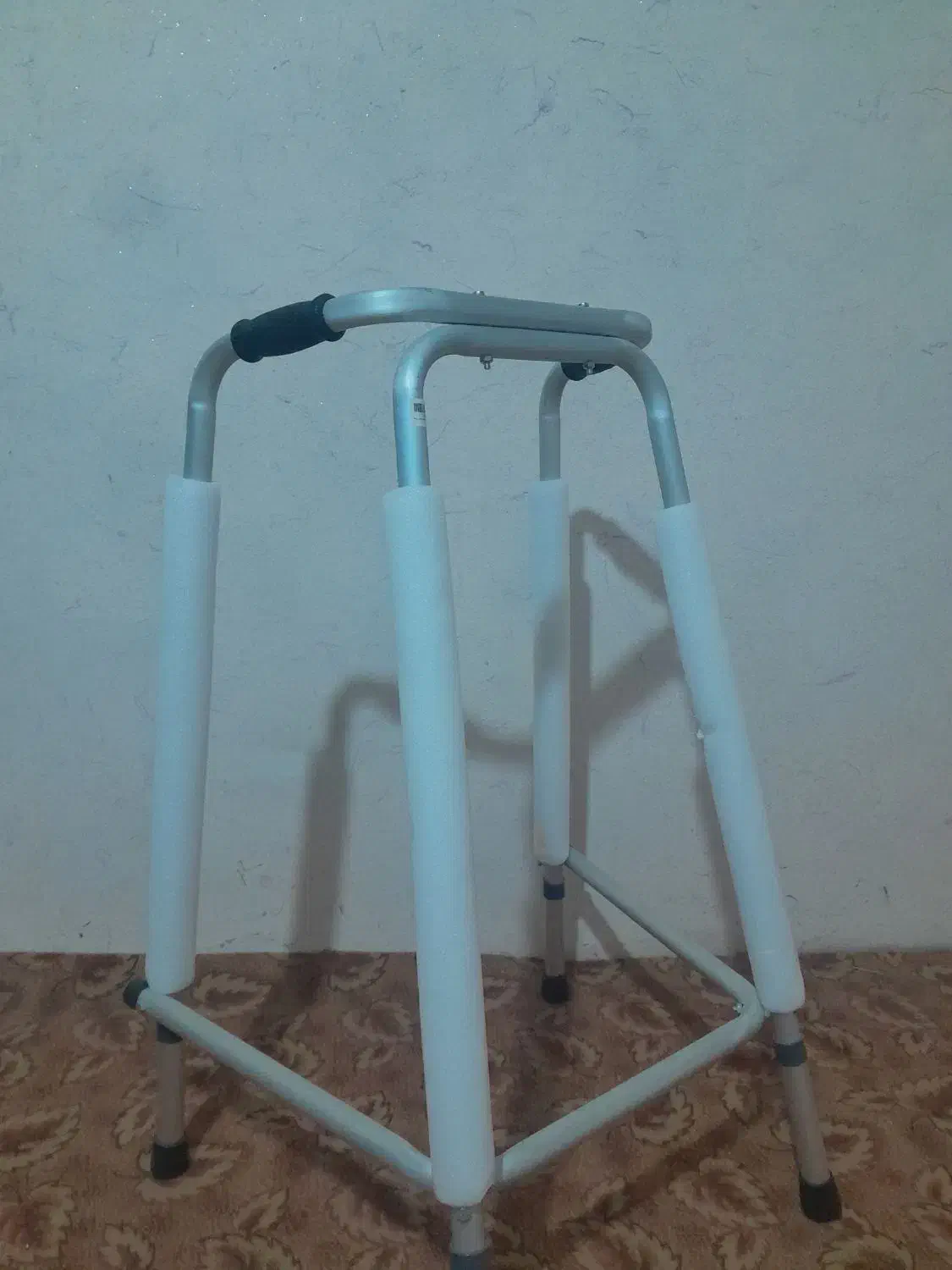 واکر آلمینیومی نو|آرایشی، بهداشتی، درمانی|کاشان, شهرک خاتم الانبیا (مسکن ملی کاشان)|دیوار