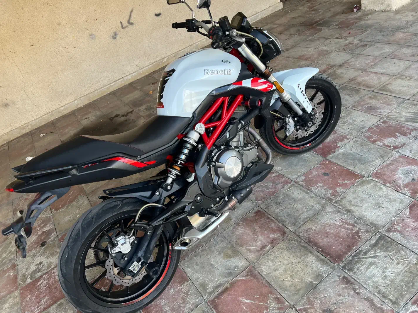 بنلی ۳۰۰ مدل ۹۹|موتورسیکلت|لنگرود, |دیوار