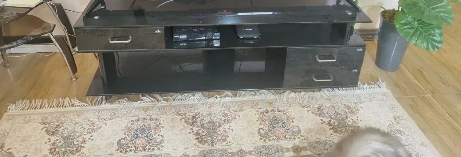 میز زیر تلویزیونی مشکی تمیز|میز تلویزیون|شاهین‌شهر, حافظ شمالی|دیوار