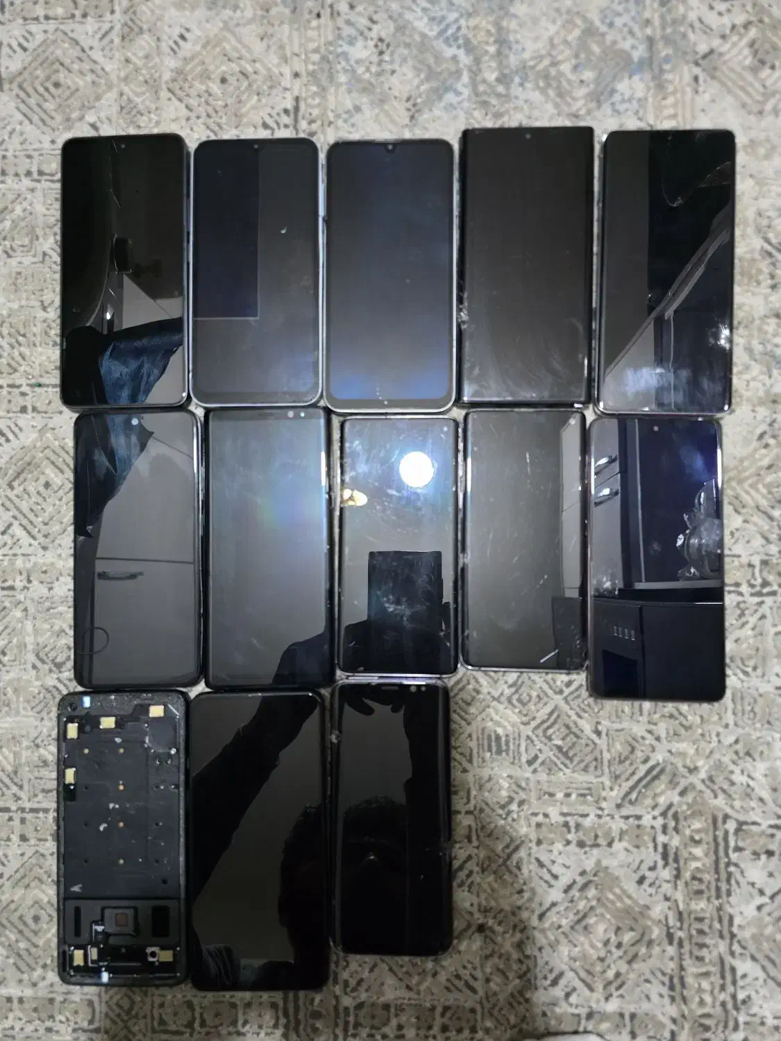 تعدادی گوشی شکسته|موبایل|تهران, اسفندیاری|دیوار