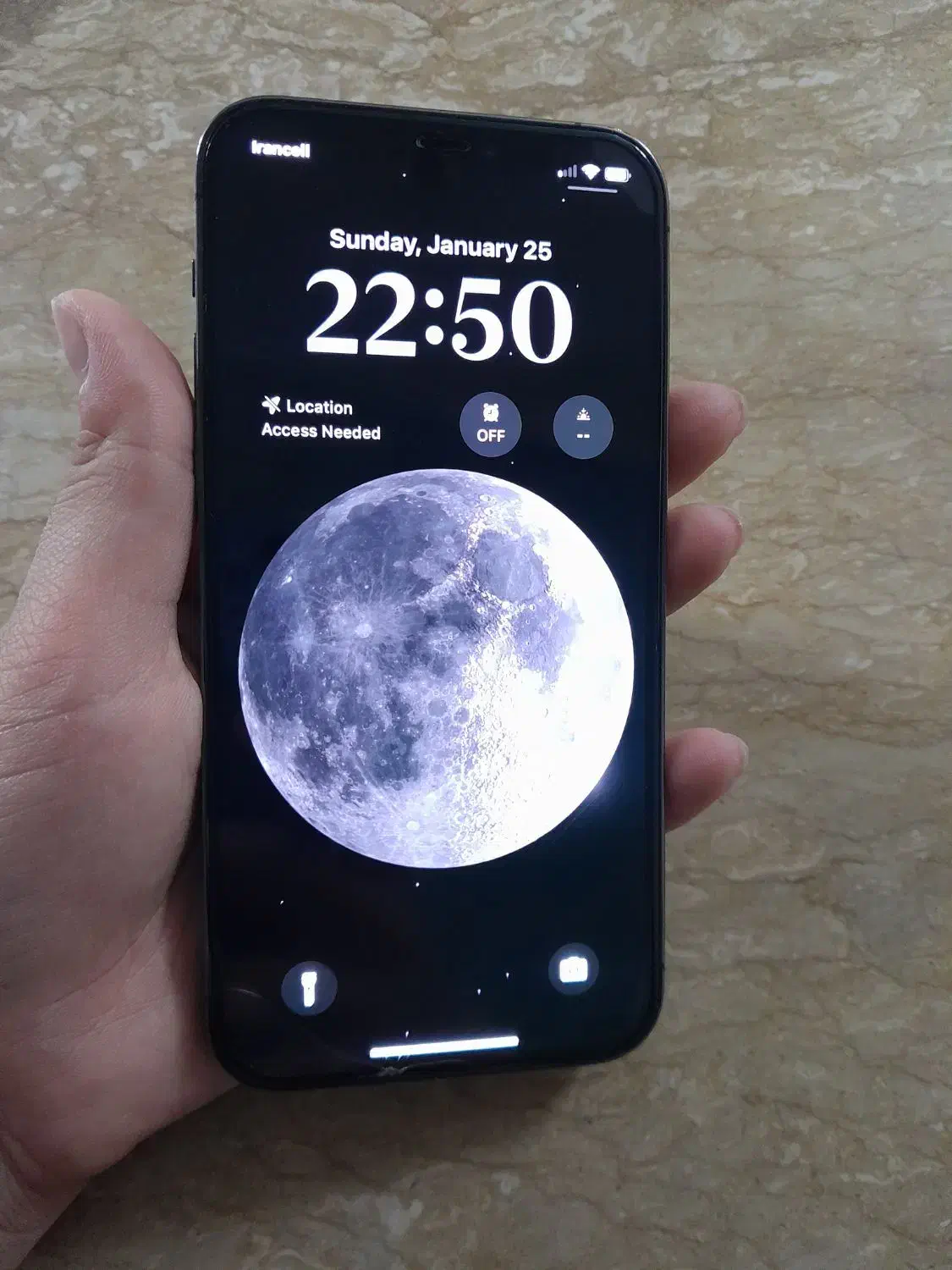 گوشی آیفون|موبایل|قم, دروازه چوبی|دیوار