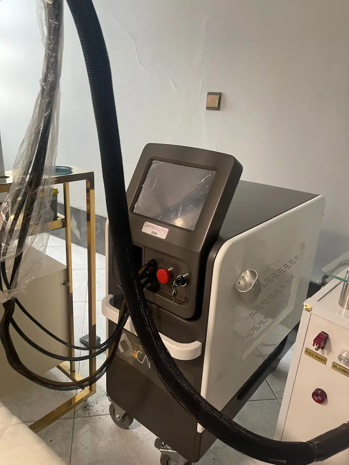 لیزر مو های زایددستگاه کندلا (شاتی ) بهترین۲۰۲۵|خدمات آرایشگری و زیبایی|کرج, احدآباد|دیوار