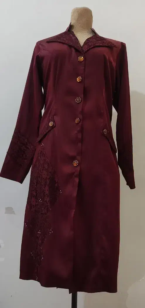 مانتو زرشکی رنگ کار شده با گیپور|لباس|کازرون, |دیوار