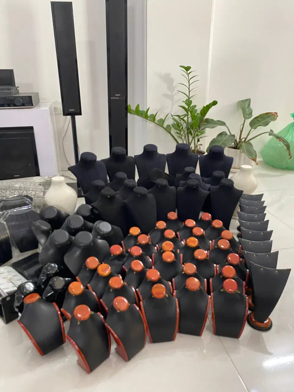 مانکن جواهرات|فروشگاه و مغازه|قم, سراجه (۱۵ خرداد)|دیوار