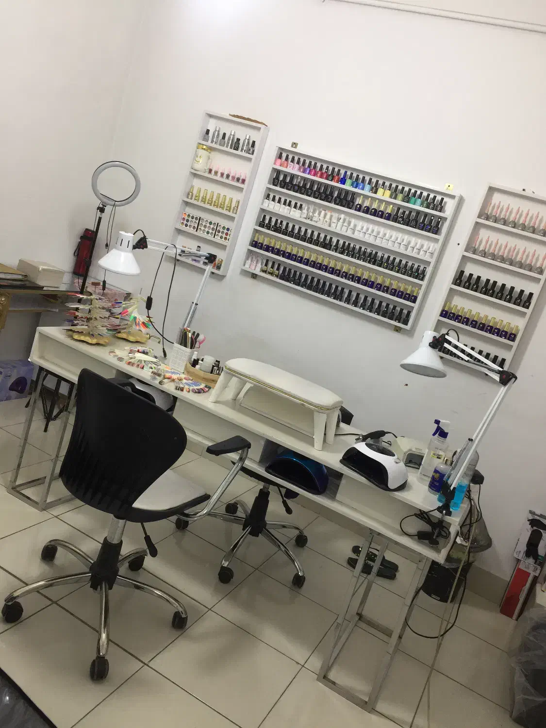 میز ناخنکار|آرایشگاه و سالن‌های زیبایی|سنندج, |دیوار