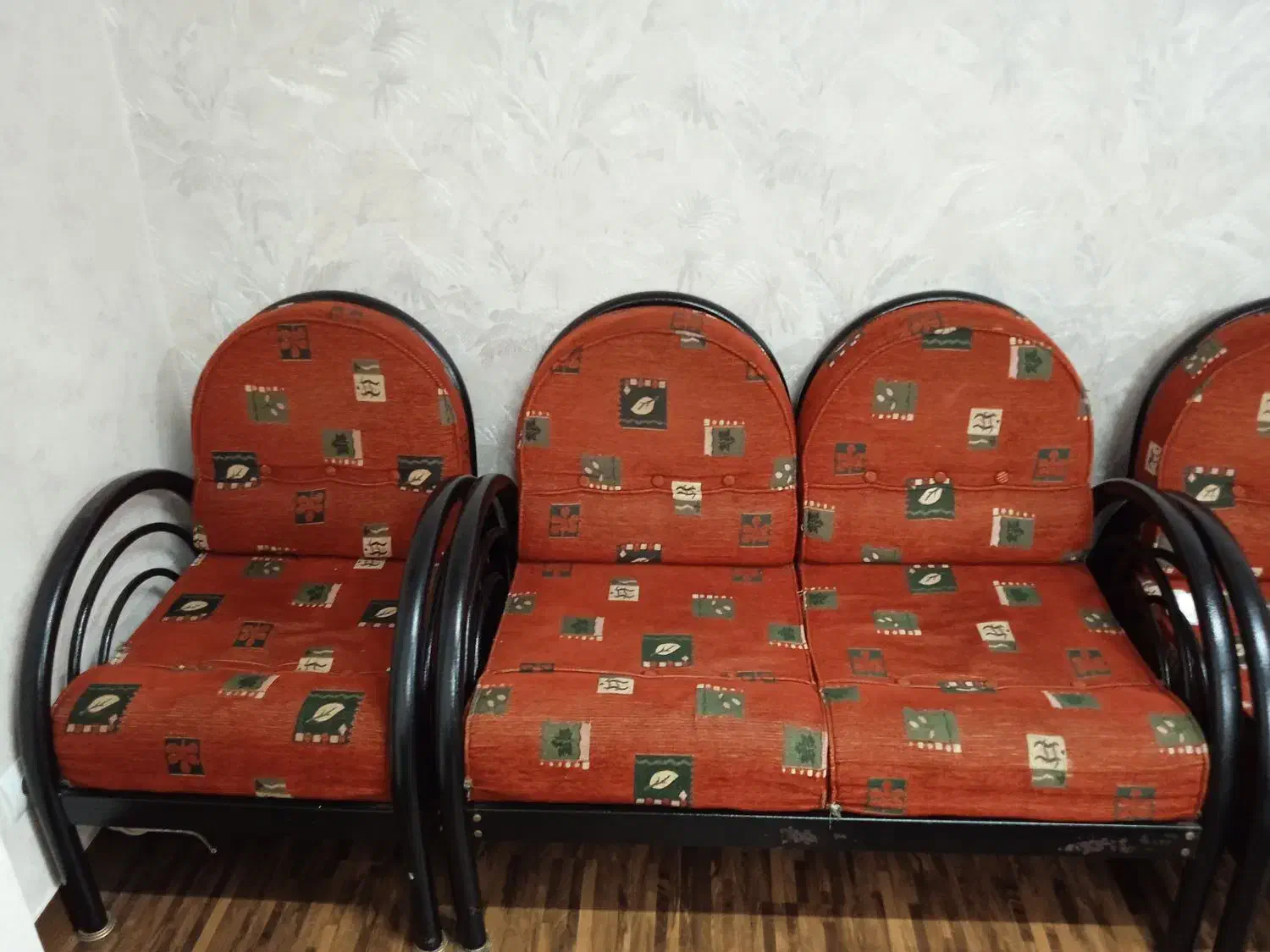 مبل فلزی سالم وتمیز|مبلمان خانگی و میز عسلی|رشت, کوی مهر|دیوار