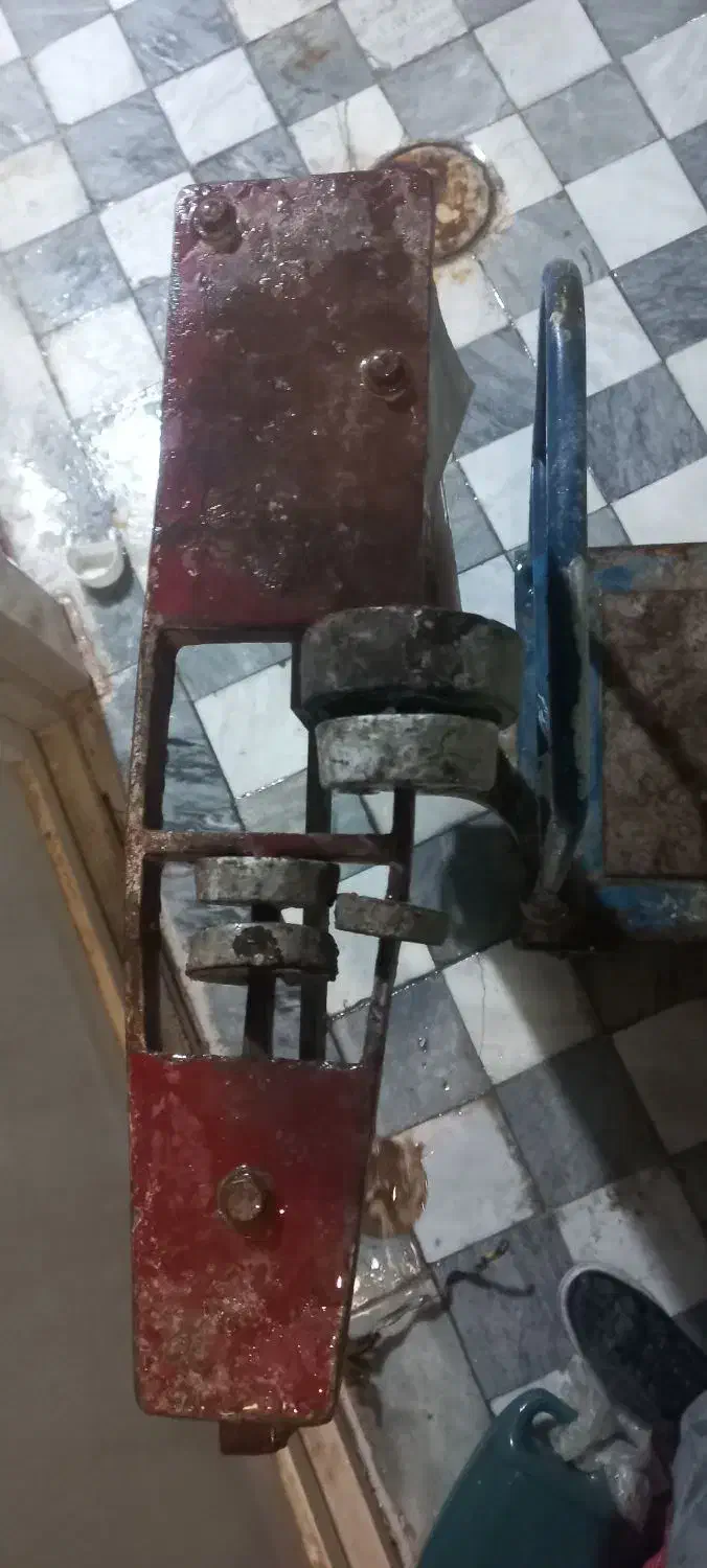 باسکول ۲۰۰ کیلویی قدیمی|ابزارآلات|قم, طلاب غیر ایرانی|دیوار