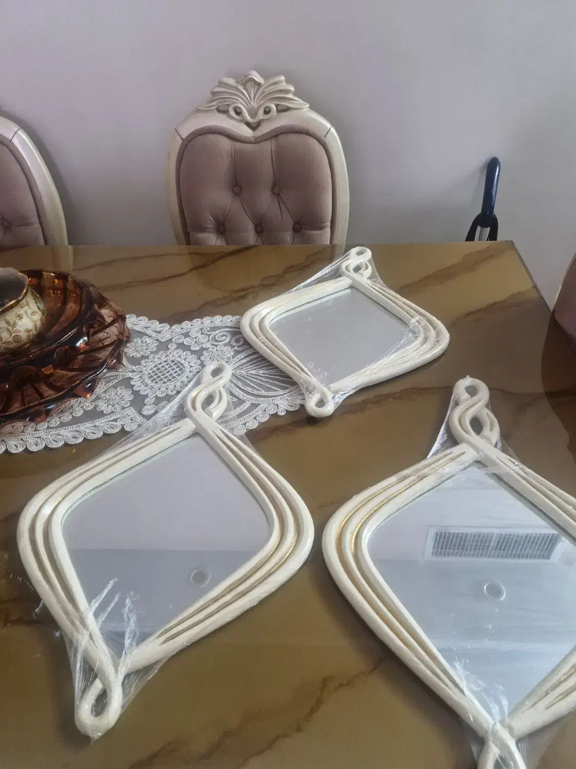 آینه|آینه|کرج, کوی کارمندان جنوبی|دیوار