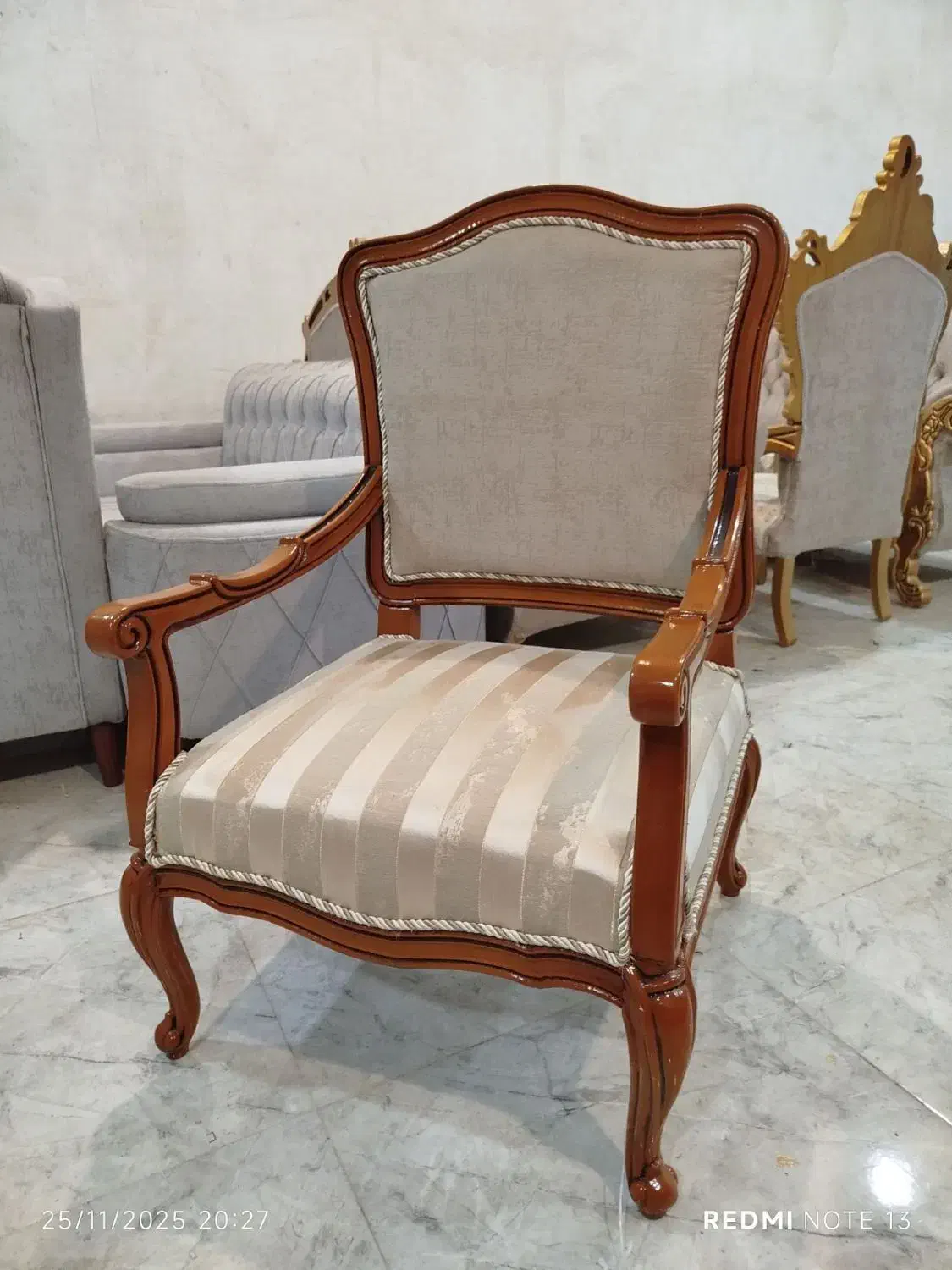 مبل های زیبای شاهین|مبلمان خانگی و میز عسلی|مرند, |دیوار