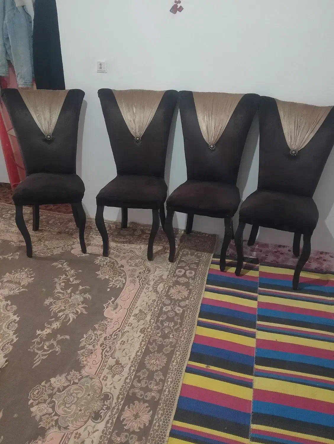 میز ناهار خوری و آینه دلاور فروش میرسد|میز و صندلی غذاخوری|تربتحیدریه, مورشک|دیوار