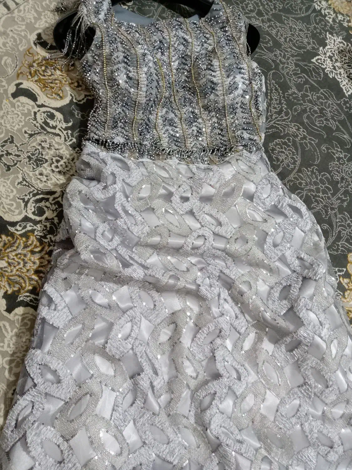 لباس مجلسی|لباس|نیشابور, بنیاد شهید|دیوار