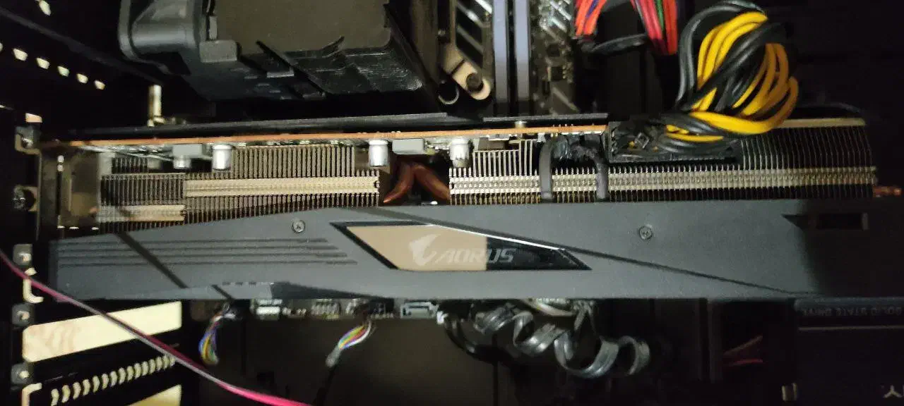 گرافیک 5700xt rauos|قطعات و لوازم جانبی رایانه|قم, زنبیل آباد|دیوار