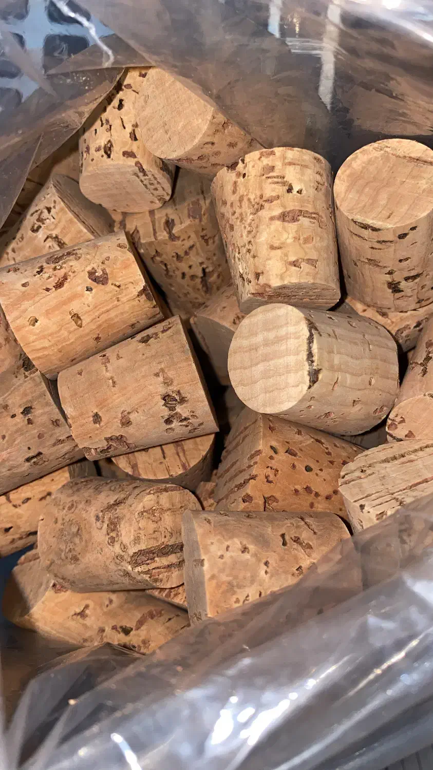 چوب پنبه انگوری استوانه مخروطی بطری|ظروف نگهدارنده، پلاستیکی، یک‌بارمصرف|تهران, بازار|دیوار