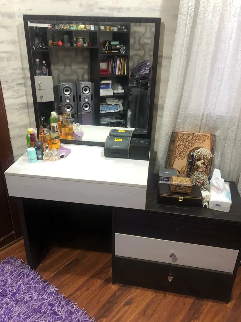 تخت یک نفره ، دراور اینه ، کتابخانه ،میزتحریر|تخت و سرویس خواب|کرج, عظیمیه|دیوار