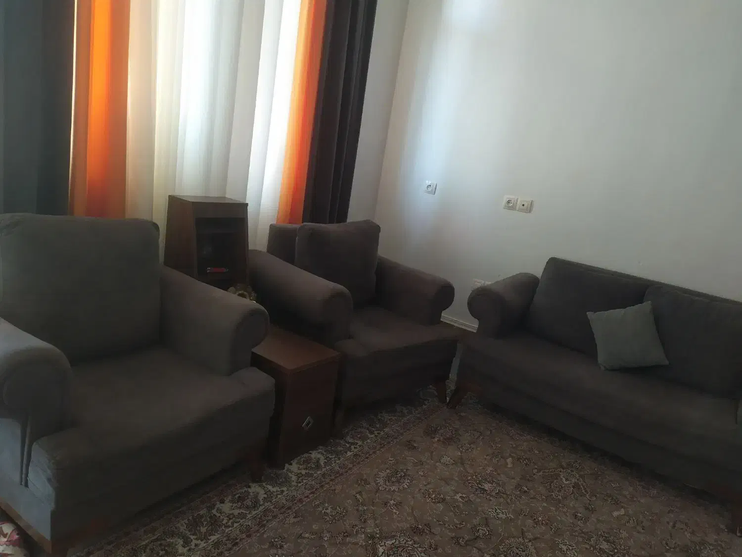 فروش فوری مبل راحتی|مبلمان خانگی و میز عسلی|خمین, |دیوار