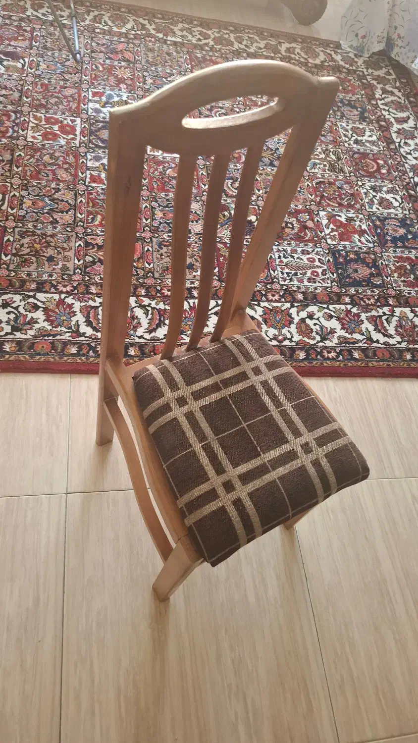 صندلی|میز و صندلی غذاخوری|شیراز, فرهنگ شهر|دیوار