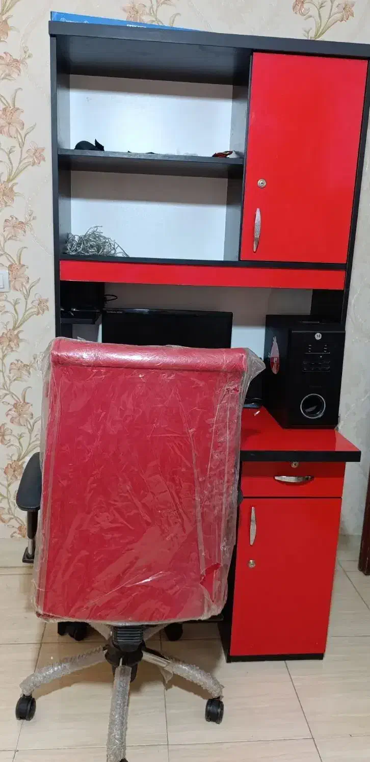 میز کامپیوتر و صندلی|میز تحریر و کامپیوتر|شیراز, شیخ روزبهان|دیوار