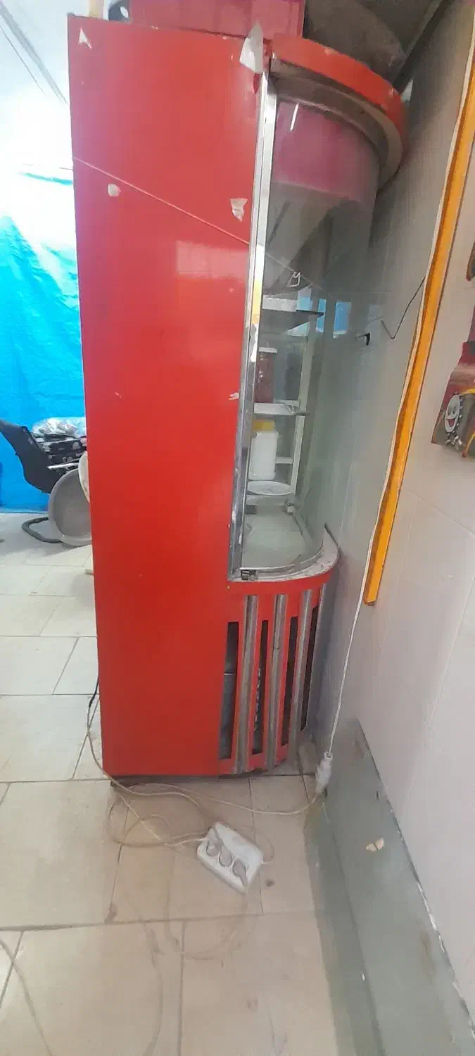 یخچال مغازه دودرب شیشه خم سالم در حال کار|فروشگاه و مغازه|مشهد, شهید قربانی|دیوار