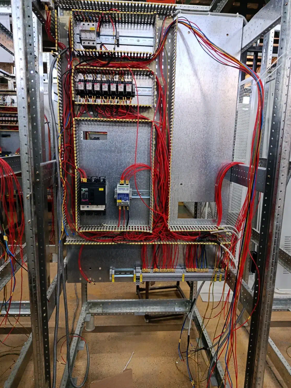 پذیرش تابلو صنعتی LV.MV.HP|خدمات پیشه و مهارت|محمدشهر, جعفرآباد|دیوار