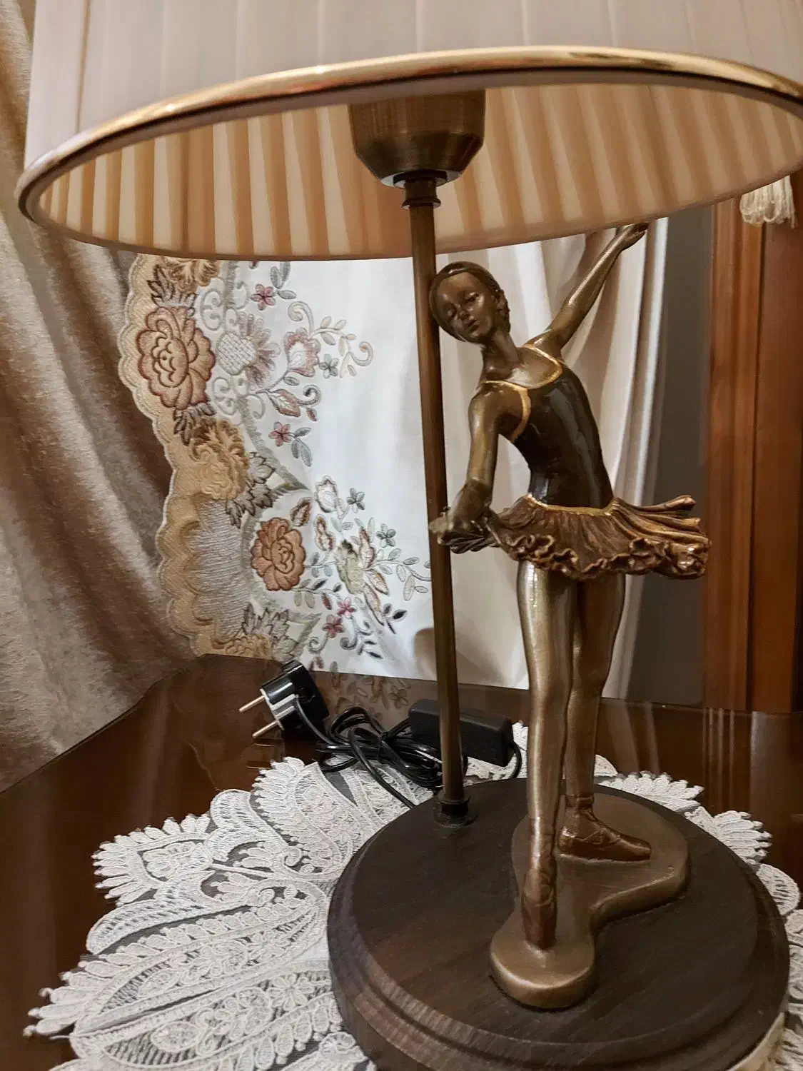 آباژور دختر رقصنده ( بالرین)|چراغ خواب و آباژور|کرج, کیانمهر|دیوار