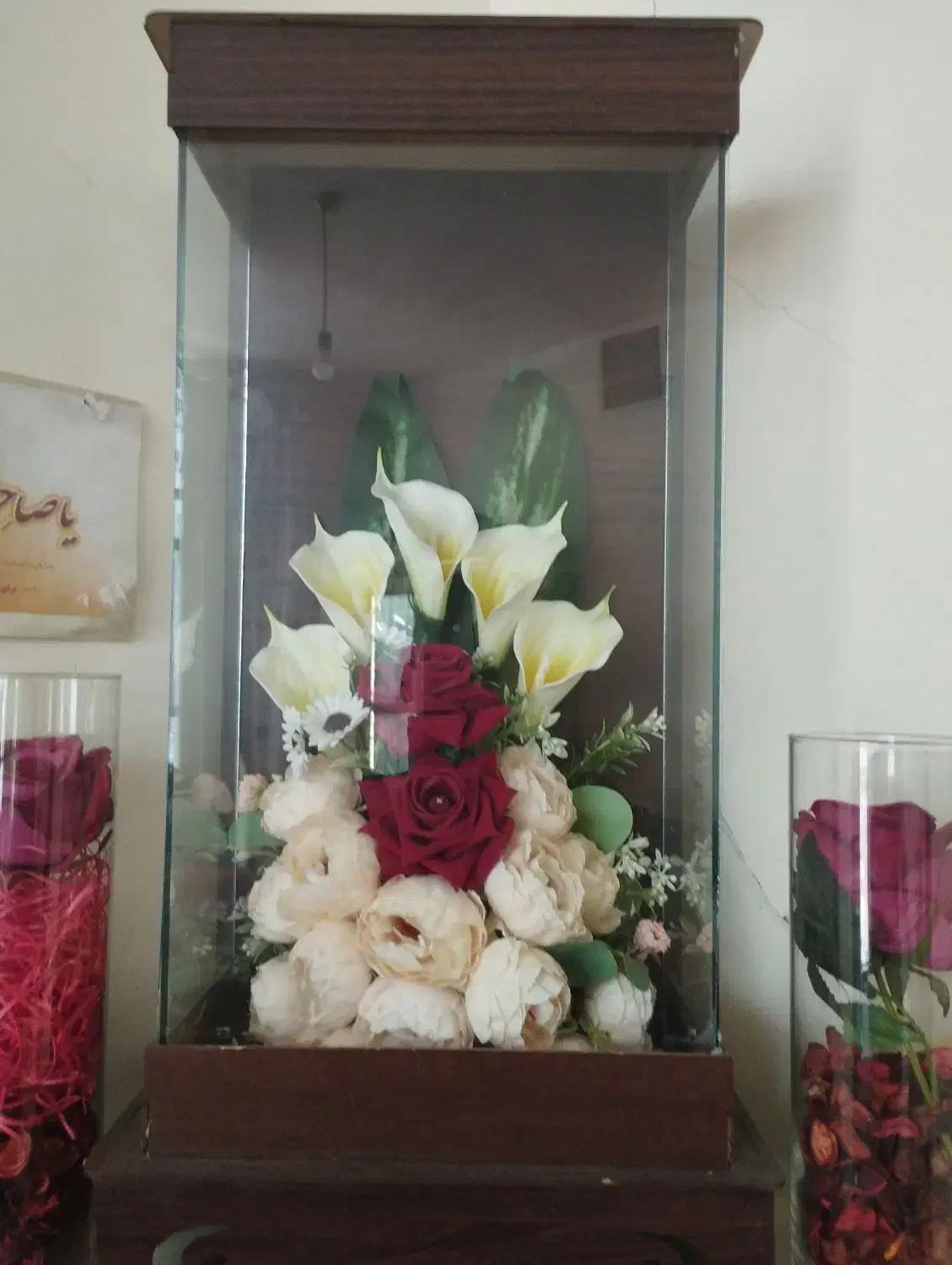 گل.|گل مصنوعی|شیراز, شاه قلی بیگی|دیوار