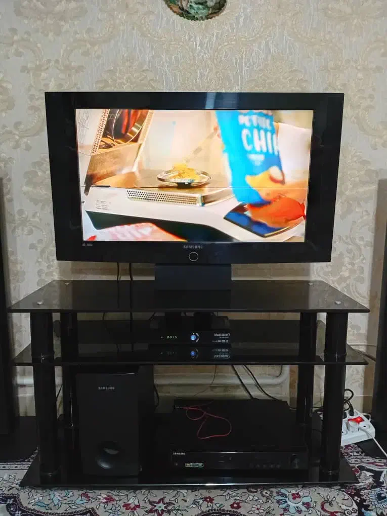 تلویزیون با میز|تلویزیون و پروژکتور|فردیس, شهرک ۱۱۰|دیوار