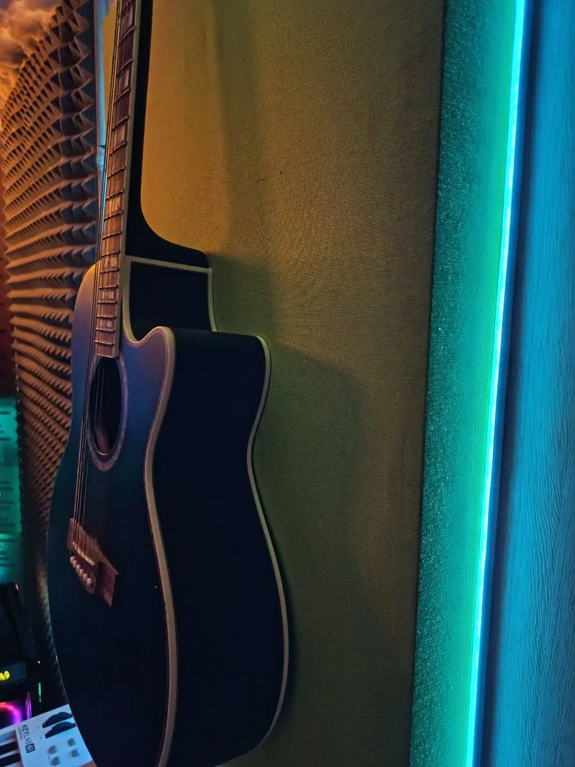 گیتار آکوستیک fender پیکاپدار|گیتار، بیس، امپلیفایر|لنگرود, |دیوار