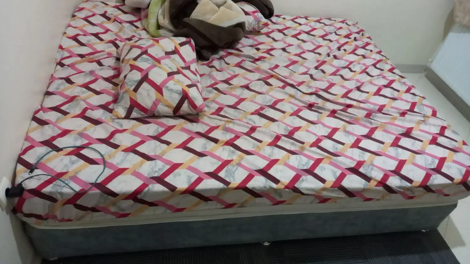 تخت هتلی دو نفره.جا کفشی.میز تلویزیون|تخت و سرویس خواب|ری, سیزده آبان|دیوار