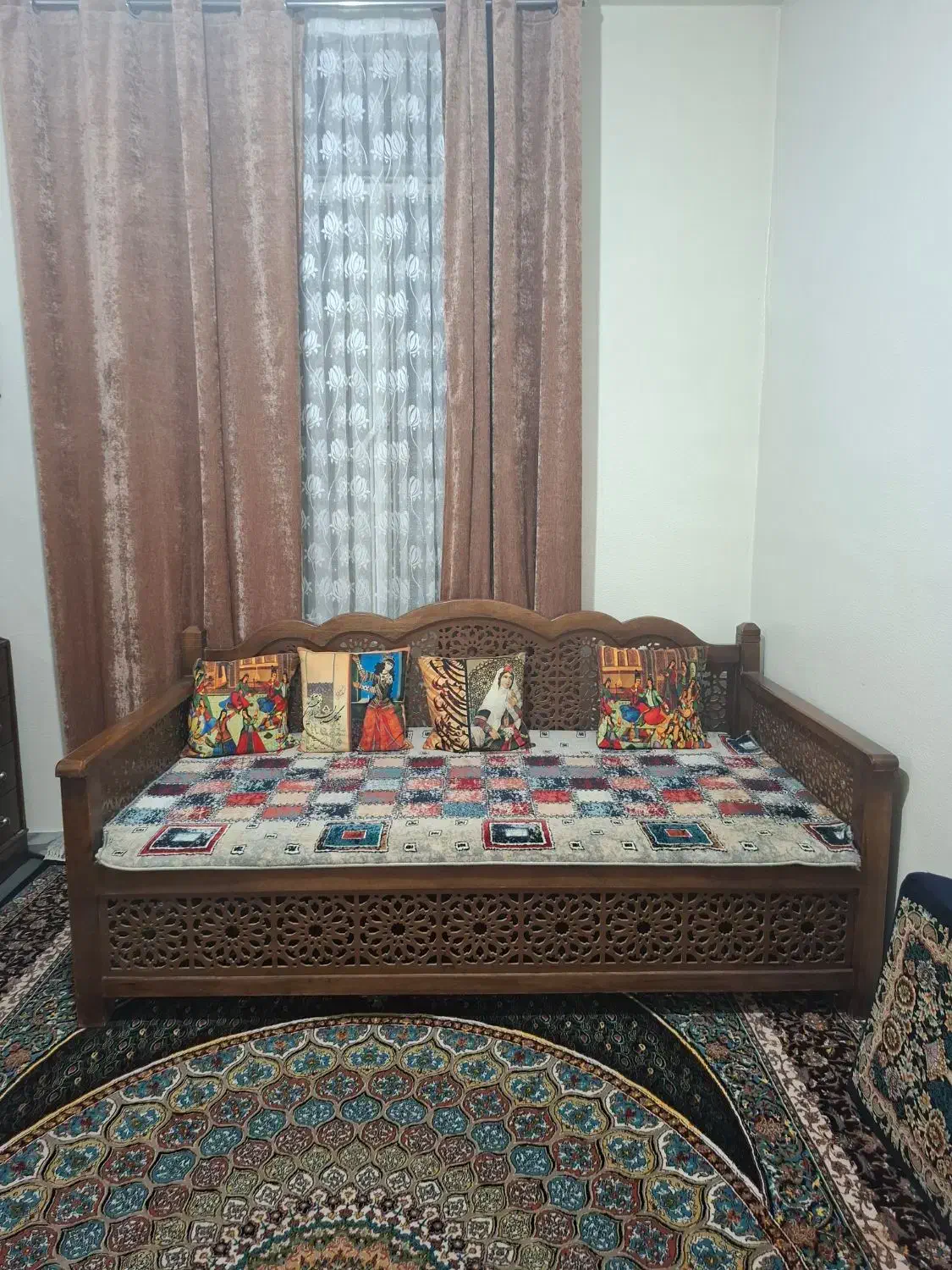 تخت سنتی|تخت و سرویس خواب|شاهین‌شهر, بنیاد ازدواج|دیوار