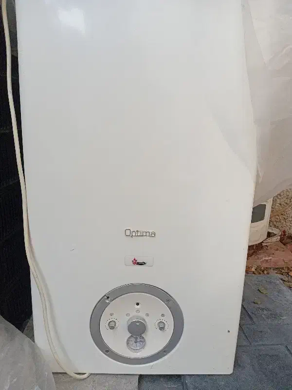 پکیج دیواری در حد نو|آبگرمکن، پکیج، شوفاژ|نوشهر, |دیوار