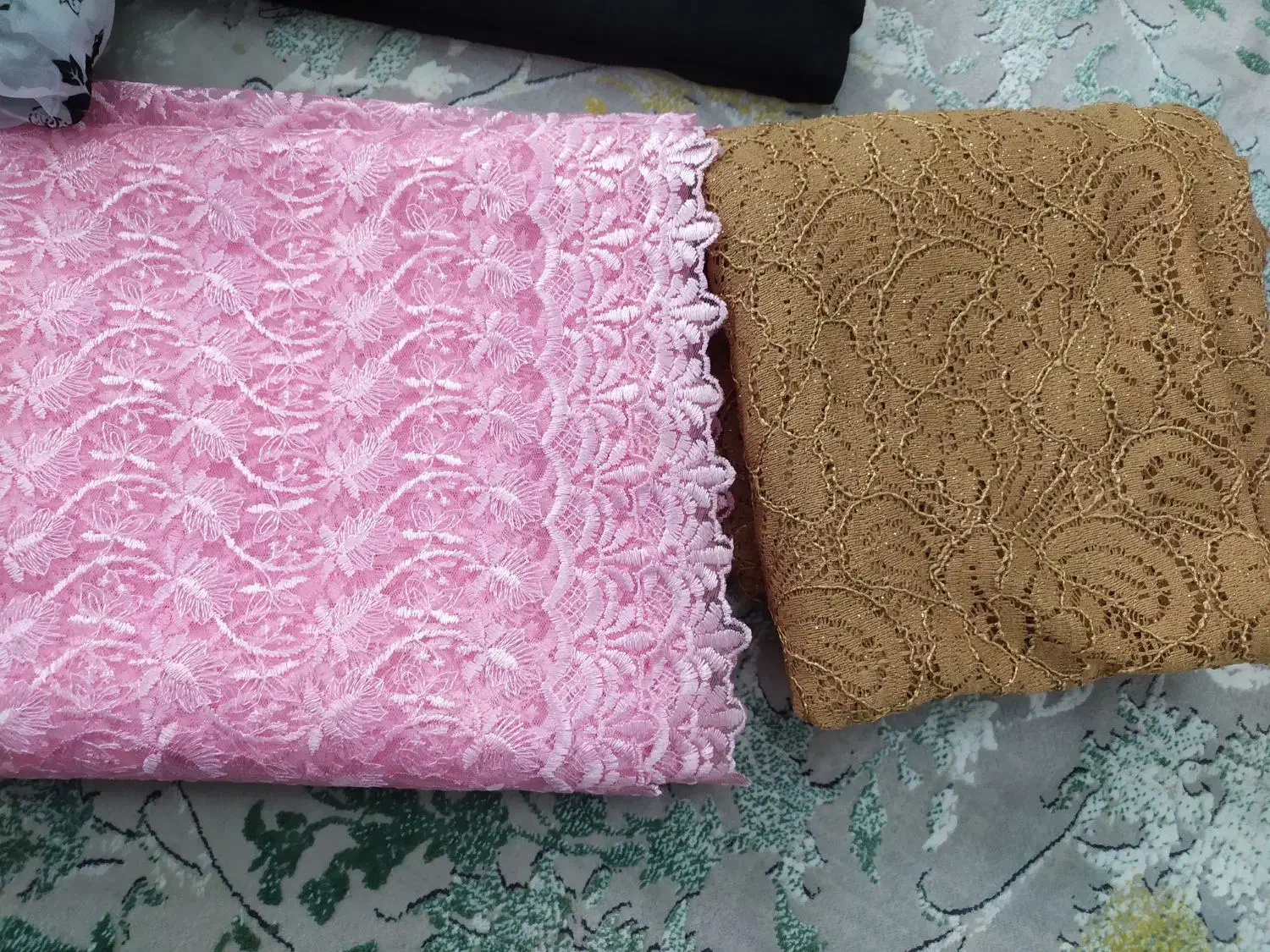 تعدادی پارچه مردانه وزنانه|لباس|قم, نیروگاه|دیوار