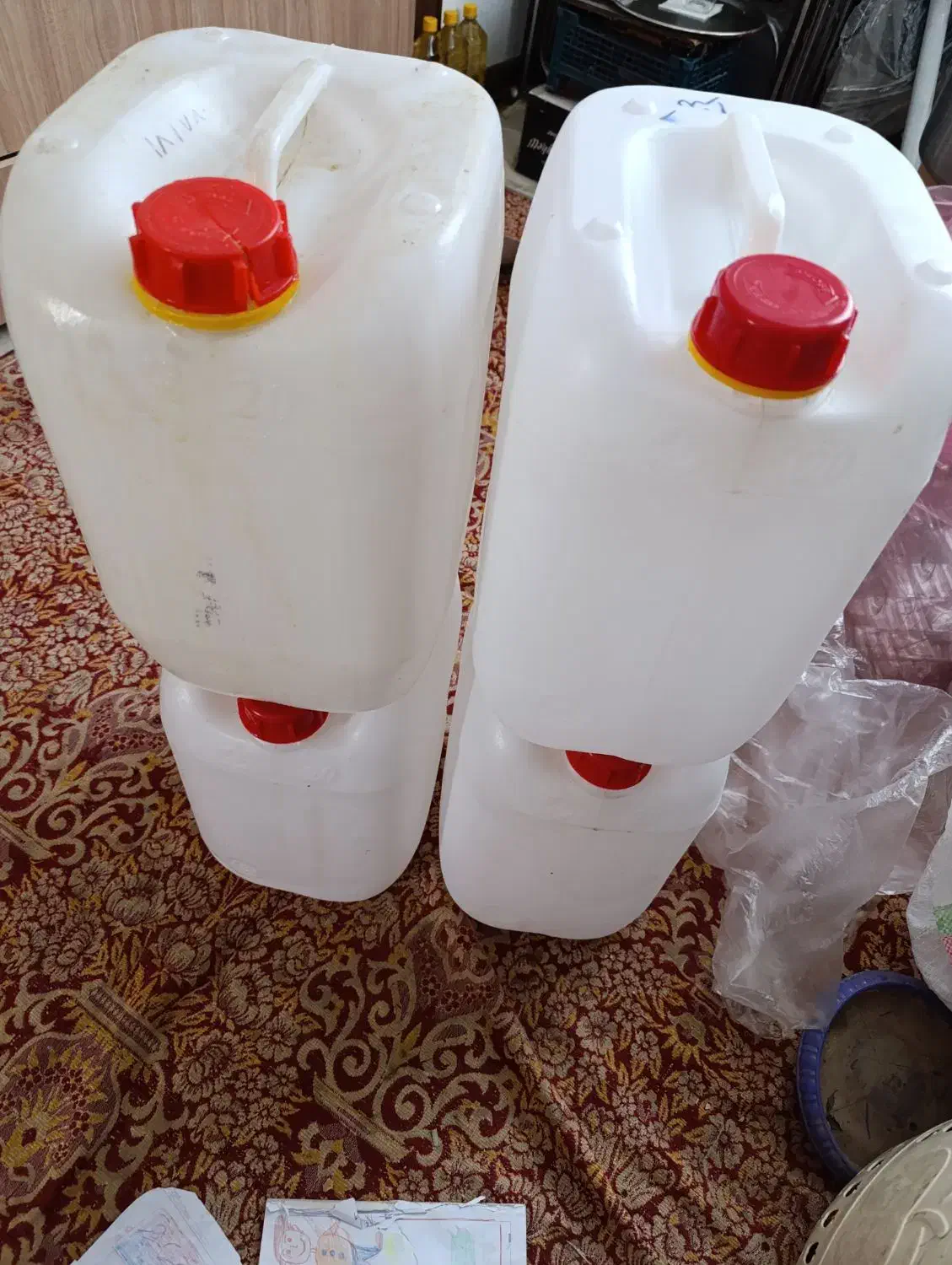 دبه بیست لیتری|ظروف نگهدارنده، پلاستیکی، یک‌بارمصرف|قم, باغ کرباسی|دیوار