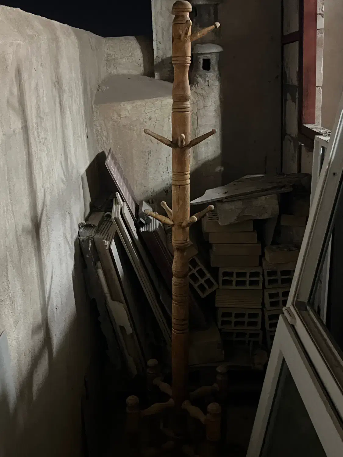 چوب لباسی|بندرخت و رخت‌آویز|قم, بنیاد|دیوار