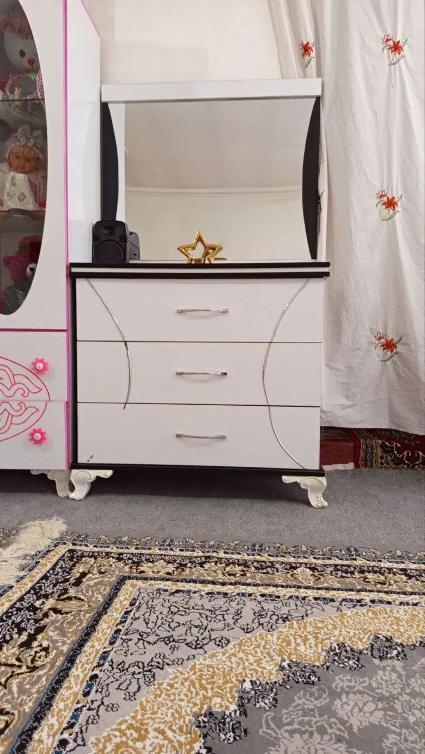 تخت دونفره سالم یدونه تخت بچه|تخت و سرویس خواب|سلماس, |دیوار